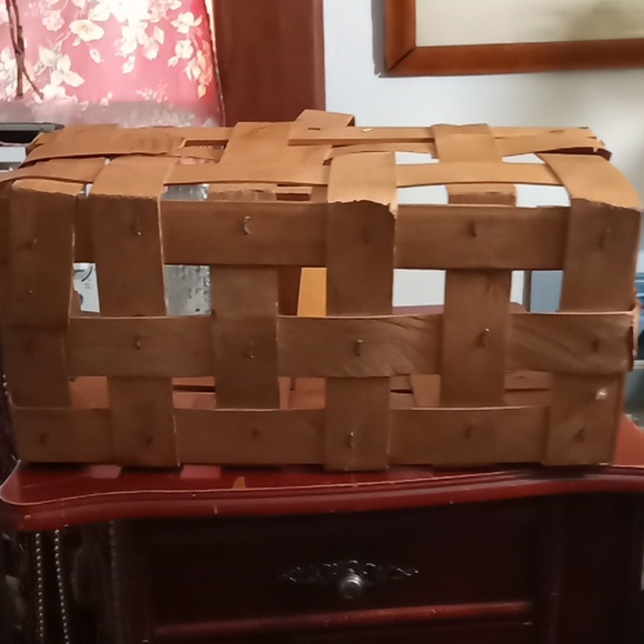 Longaberger wooden basket hand crafted. 16 x  7 x 8 inches. - Picture 4 of 13